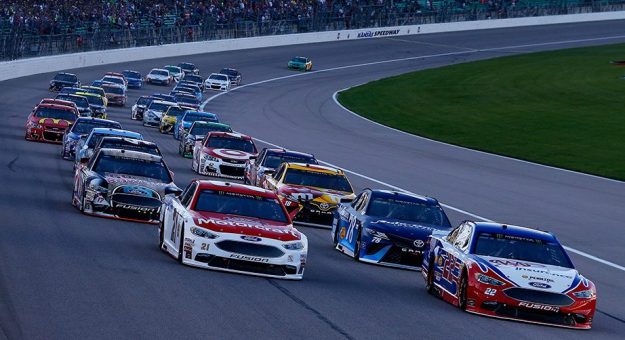 Visit La Hollywood Casino 400 de la Monster Energy Cup en Kansas page