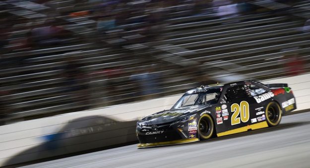 Visit Erik Jones ganó en Texas en la XFINITY Series; Sadler líder de los Playoffs page