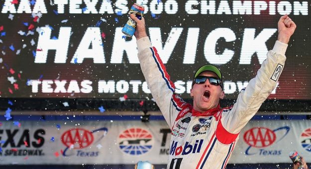 Visit Kevin Harvick ganó la AAA Texas 500 y avanzó a la Championship 4 page
