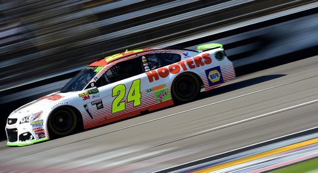 Visit Chase Elliott en busca de una victoria obligatoria en Phoenix page