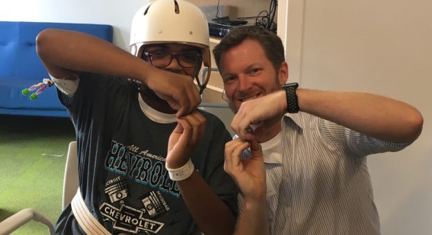 Visit Dale, Amy Earnhardt crearon fondo para el Nationwide Children’s Hospital page