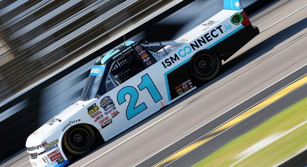 Visit Johnny Sauter ganó en Texas y avanzó al Championship 4 en Miami page