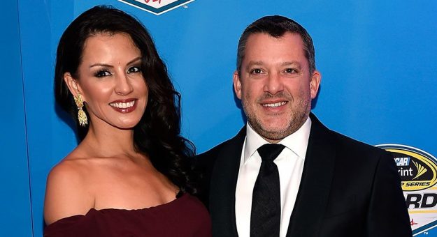 Visit Tony Stewart anunció su compromiso de boda con Pennelope Jimenez page