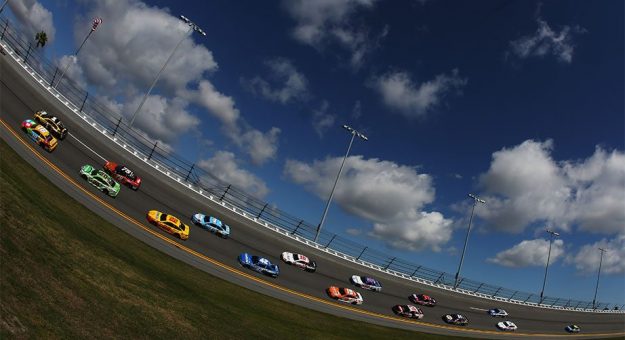 Visit Los 20 pilotos elegibles para ‘The Clash’ at Daytona page