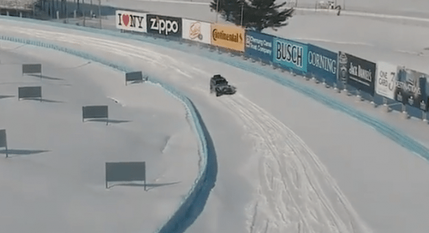 Visit Una vuelta sobre la pista cubierta de nieve en Watkins Glen page