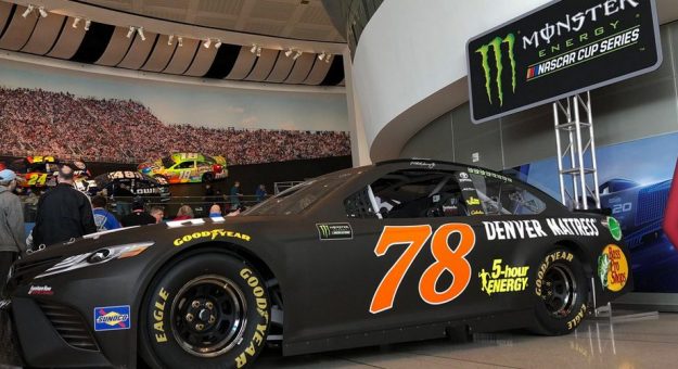 Visit Lo mejor del Fan Appreciation Day en el Salón de la Fama de la NASCAR page