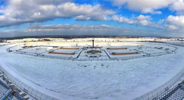 Visit Las pistas de la NASCAR cubiertas con nieve page