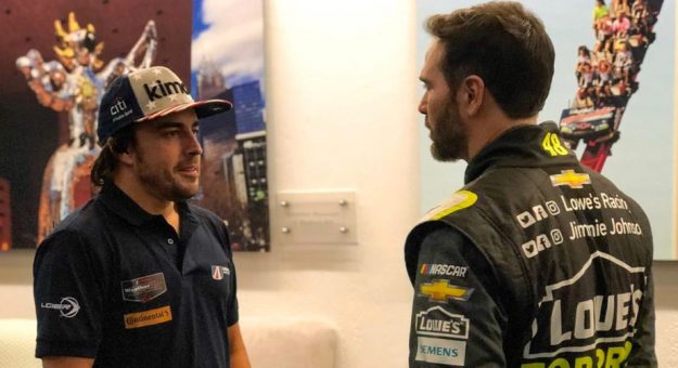 Visit Encuentro de leyendas: Jimmie Johnson y Fernando Alonso page