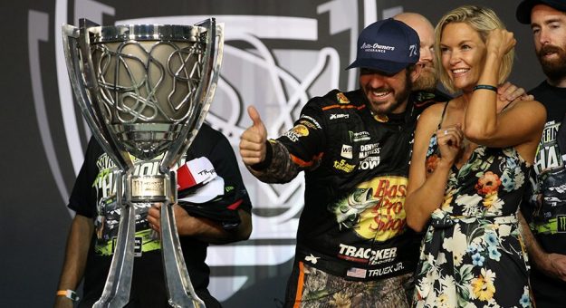 Visit Martin Truex Jr. siente ‘cero presión’ por defender el título page
