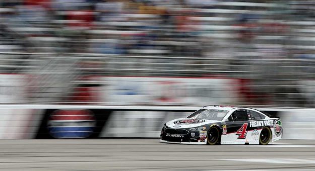 Visit Kevin Harvick rindió tributo a Dale Earnhardt tras victoria en Atlanta page