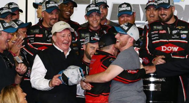 Visit Austin Dillon logró histórica victoria en la Daytona 500 page