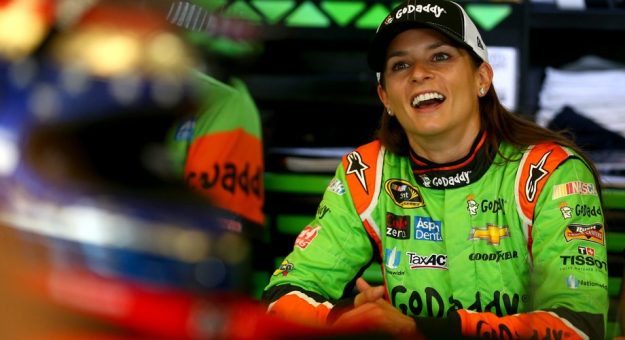 Visit Revelado el auto de Danica Patrick para la Daytona 500 page