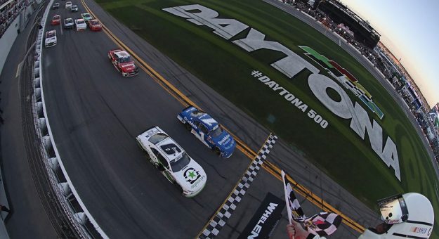 Visit Reddick superó a Sadler en final más cerrado en la historia de la NASCAR page