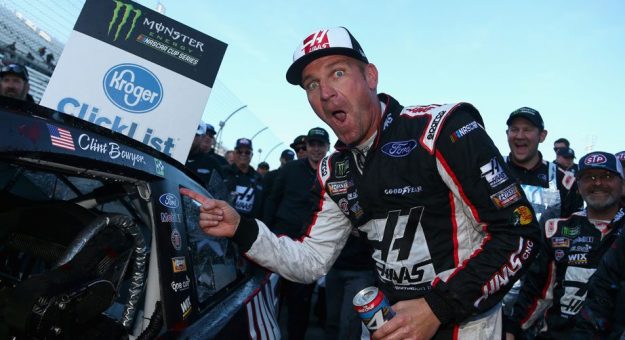 Visit La familia de la NASCAR reaccionó ante la victoria de Clint Bowyer en Martinsville page