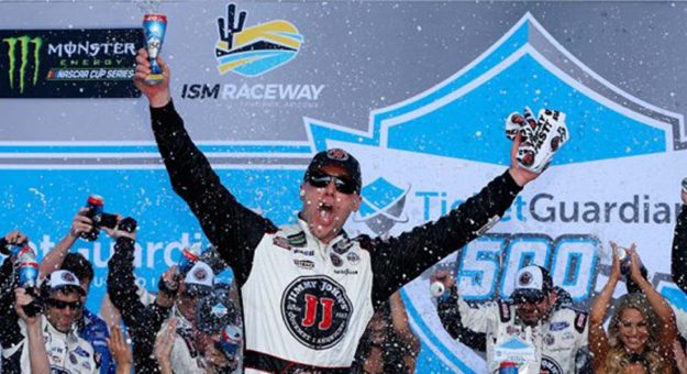 Visit Kevin Harvick ganó en Phoenix su 3ra. carrera seguida en 2018 page
