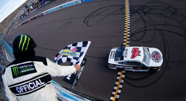 Visit Pilotos con tres victorias consecutivas en la NASCAR page