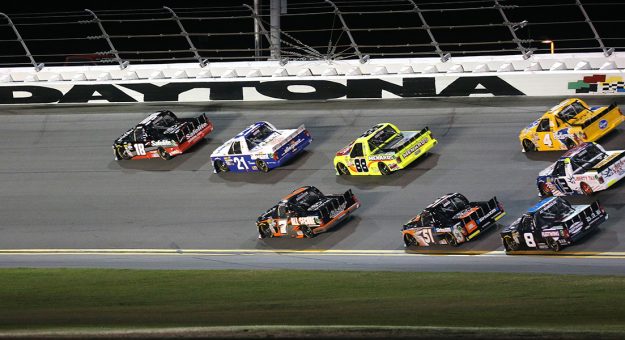 Visit Martinsville al servicio de la juventud en la Truck Series page
