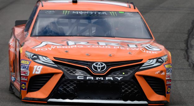Visit Daniel Suárez arrancará último en la Auto Club 400 page