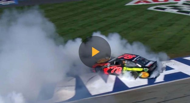 Visit Momento PEAK de Martin Truex Jr. en el Auto Club page