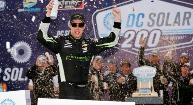 Visit Brad Keselowski ganó la carrera de la Xfinity Series en Phoenix, pese castigo en pits page