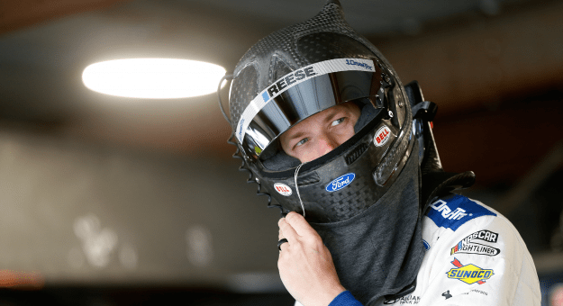 Visit Brad Keselowski presentó su auto con look retro para Darlington page