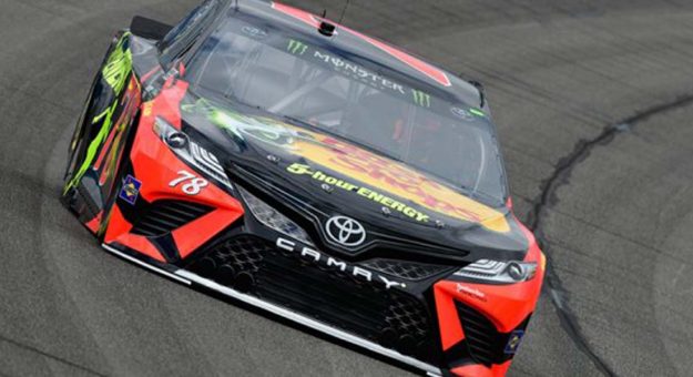Visit Martin Truex Jr. ganó la Pole Position de la Auto Club 400 en Fontana page