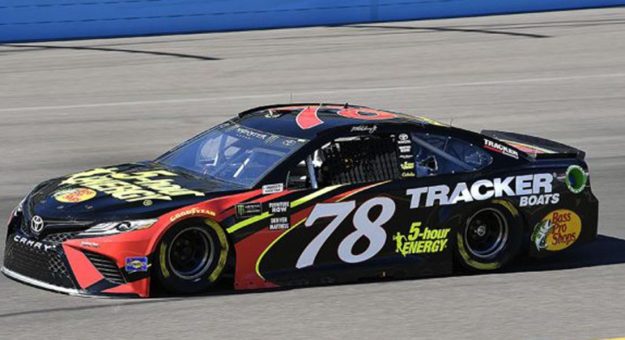 Visit Martin Truex Jr. ganó la Pole de la TicketGuardian 500 en Phoenix page