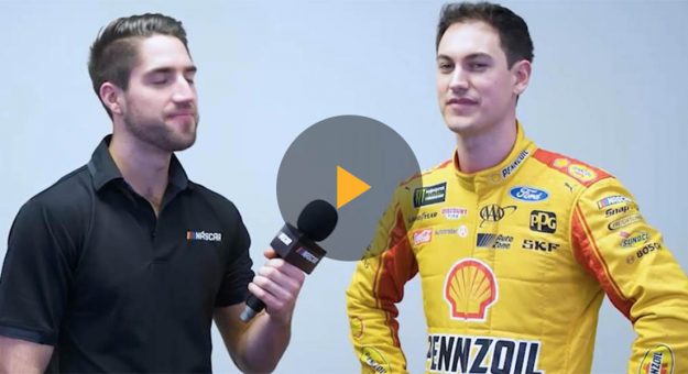 Visit Los pilotos de la NASCAR no pueden llegar a la pista page