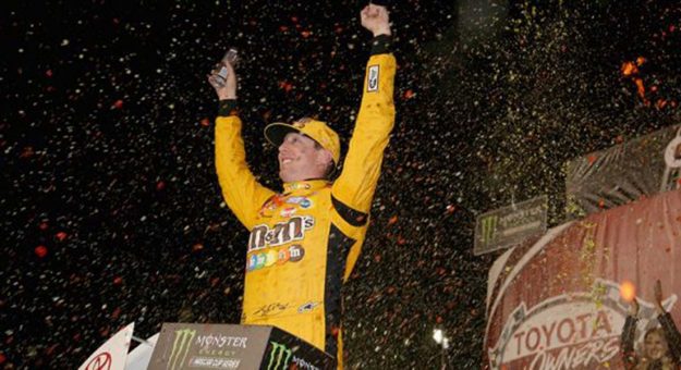 Visit Kyle Busch vino de atrás para su 3ra. victoria al hilo en la Monster Energy Series page