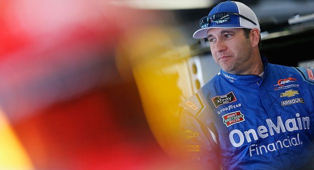 Visit Elliott Sadler por su segunda victoria consecutiva en el Xfinity Dash 4 Cash  page