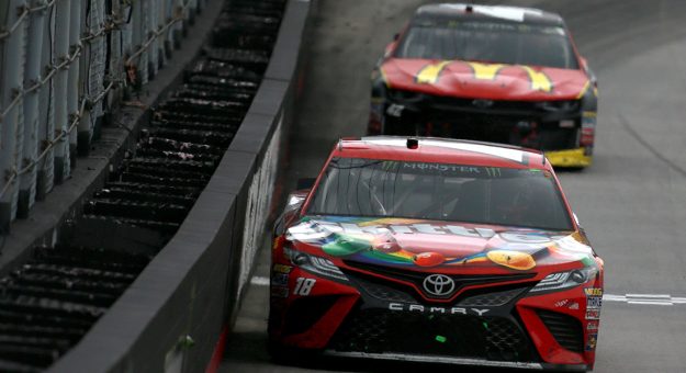 Visit Kyle Larson en buena compañía … en segundo lugar page