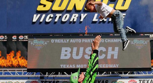 Visit La familia Busch celebró la victoria en Texas page