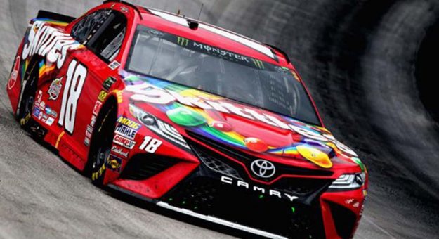 Visit Kyle Busch ganó la Food City 500 en Bristol page