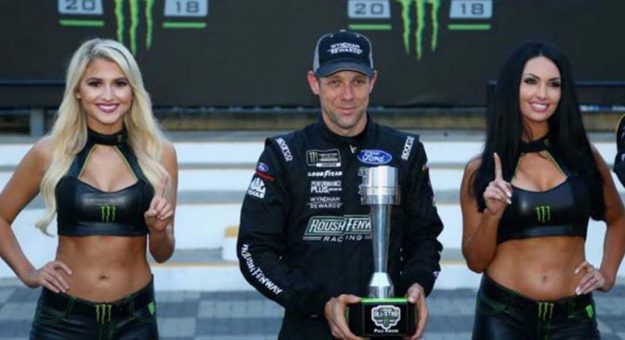 Visit Matt Kenseth ganó la Pole Positon para la All-Star Race en Charlotte page
