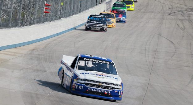 Visit Johnny Sauter domó al Monster Mile para ganar en la Truck Series en Dover page
