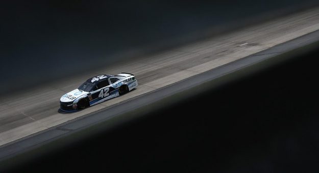 Visit Kyle Larson ganó la Busch Pole en Dover; Suárez fue 7mo. page