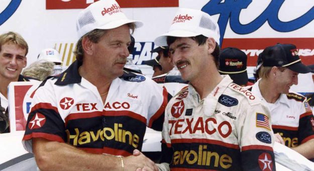 Visit Todos los miembros del Salón de la Fama de la NASCAR page