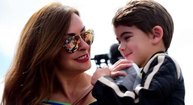 Visit Feliz Día de las Madres de la NASCAR page
