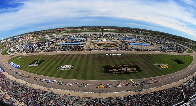 Visit Guía para las carreras de la NASCAR en el Kansas Speedway page