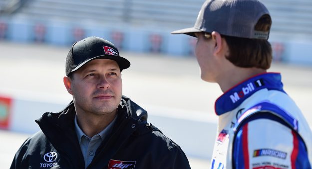 Visit Gilliland versus Gilliland en la Camping World Track Series page