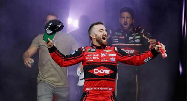 Visit Las Mejores Fotos del fin de Semana de la All-Star Race 2018 page