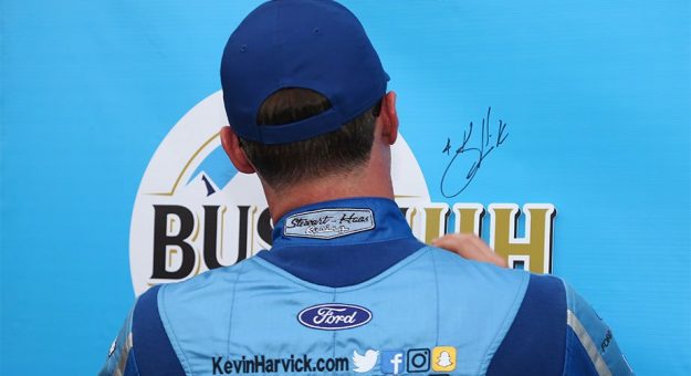 Visit Busch Beer convoca a los fanáticos para diseñar su trofeo page