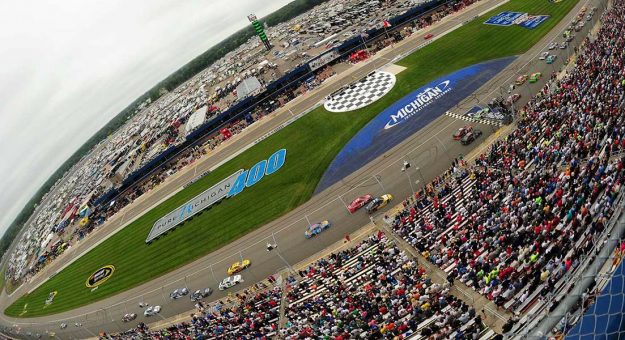 Visit Momentos memorables en el Michigan International Speedway page