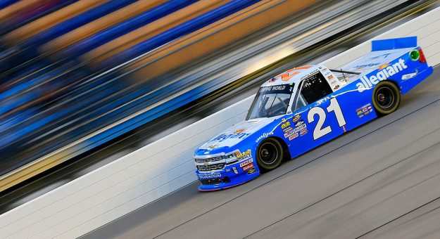 Visit Johnny Sauter va por más victorias en la Trucks Series page