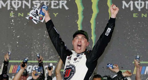Visit Kevin Harvick entró a la lista de pilotos con 12,000 vueltas de líder page