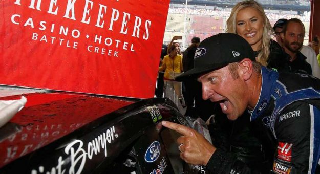 Visit Lo Mejor de la Victoria de Clint Bowyer en Michigan page