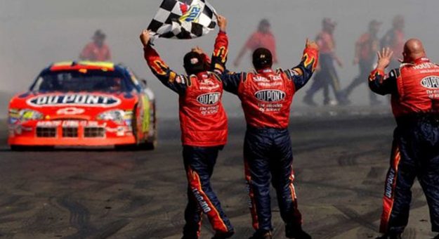 Visit Los reyes de los circuitos mixtos de la NASCAR page