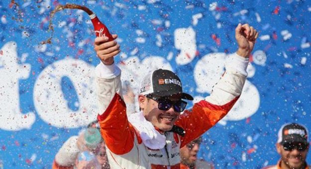 Visit Kyle Larson se recuperó para ganar en la Xfinity Series en Chicago page