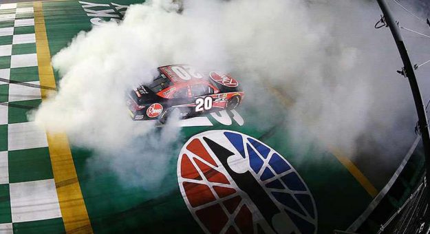 Visit Christopher Bell vino de atrás para ganar la carrera de la Xfinity Series en Kentucky page