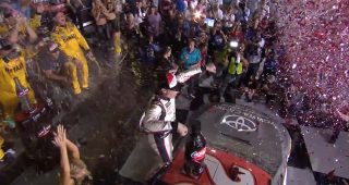Momento PEAK de Erik Jones en la Coke Zero Sugar 400 en Daytona